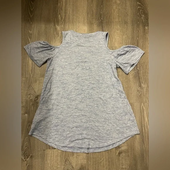 Women's Gap Maternity Blue Top with Cut Out Shoulders- Size S- NWT - Picture 4 of 4